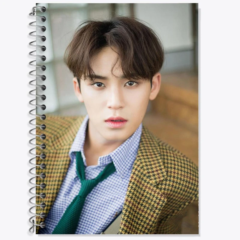 دفتر زبان 50 برگ خندالو مدل دو خط طرح مینگیو گروه سونتین Seventeen کد 21636