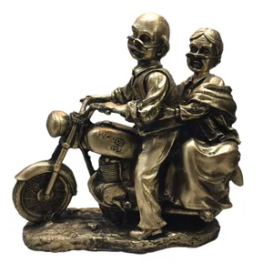 مجسمه مدل پیرمرد و پیرزن موتورسوار