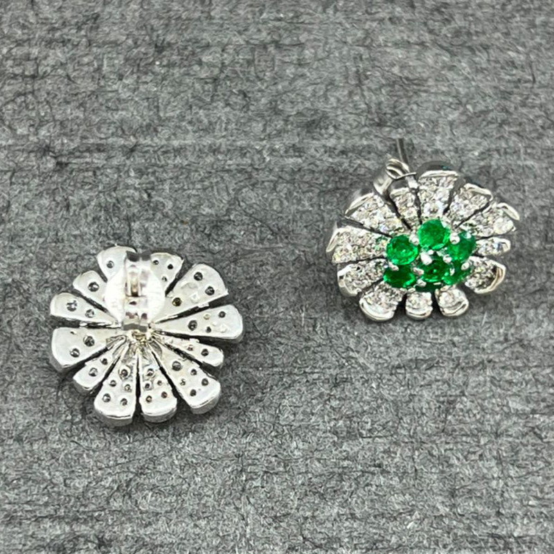 گوشواره طلا 18 عیار زنانه دوست خوب مدل Emerald dk513 گوشواره طلا 18 عیار زنانه دوست خوب مدل Emerald dk513