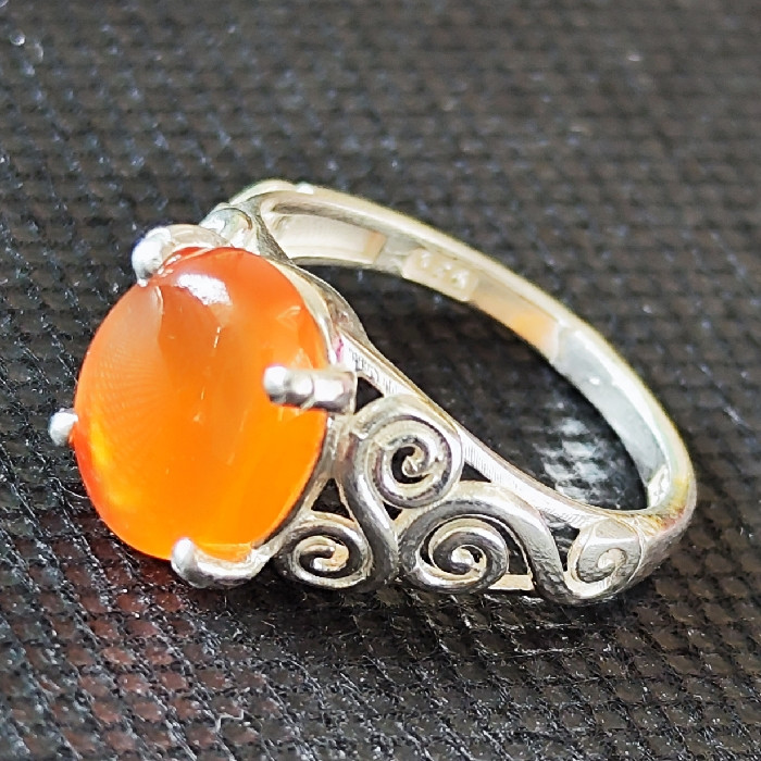 انگشتر نقره زنانه مدل عقیق یمانی کد 33