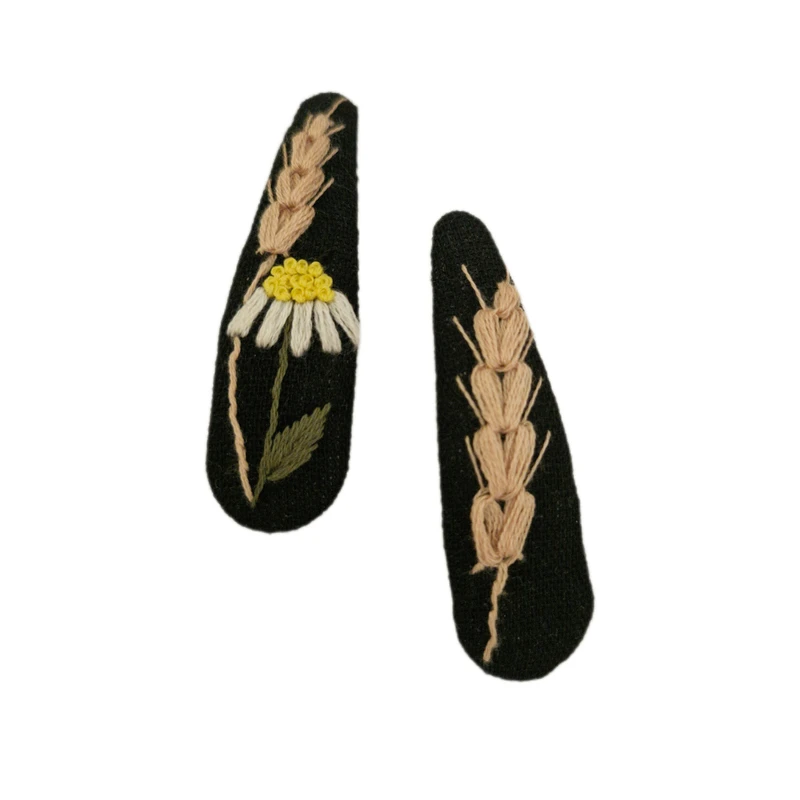 گیره مو زنانه مدل تق تقی گلدوزی دست ساز مجموعه 2 عددی