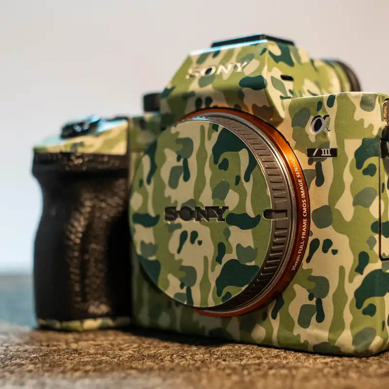 برچسب پوششی دوربین مدل چریکی مناسب برای دوربین سونی Alpha 7 III