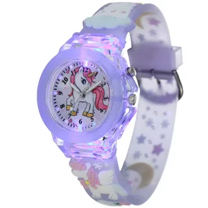 ساعت مچی عقربه‌ای کوارتز بچگانه مدل بند سیلیکونی چراغدار طرح یونیکورن اسب تک شاخ 