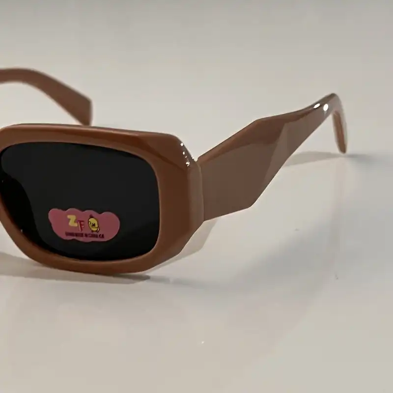 عینک آفتابی بچگانه مدل پناه کد B R ON 3