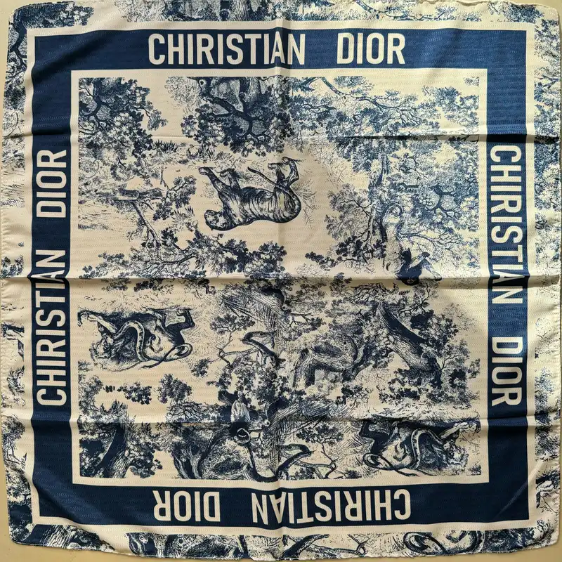 روسری زنانه مدل مینی نخی طرح طبیعت جنگلی ابر و بادی