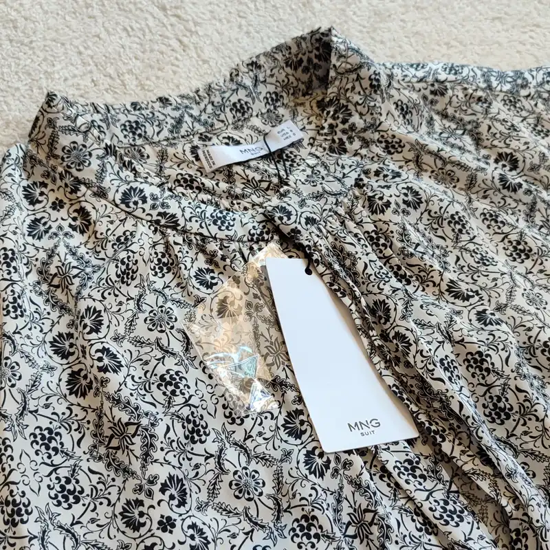 پیراهن زنانه مانگو مدل ساتن ابریشم یقه دکمه دار