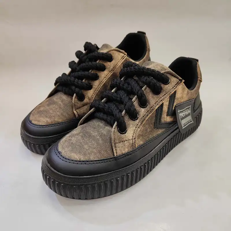 کفش پیاده روی مدل 225