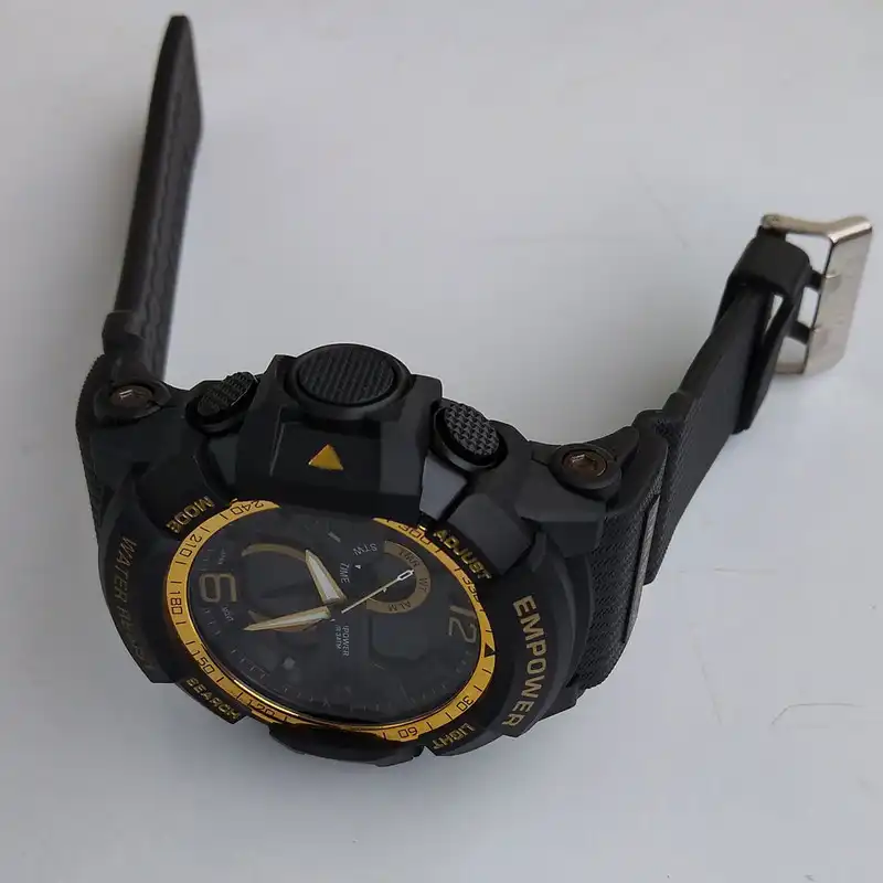 ساعت مچی عقربه ای بچگانه مدل اسپرت دو زمانه