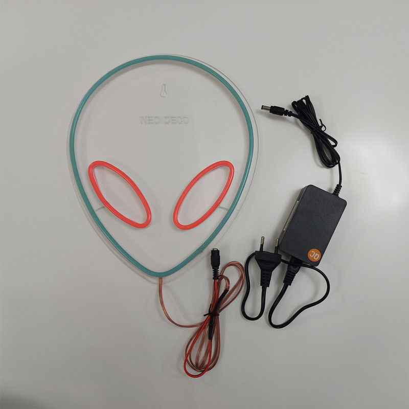 چراغ دیواری نئو دکو مدل آدم فضایی