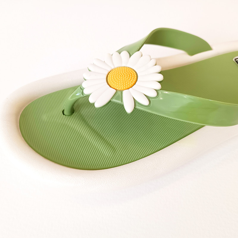 دمپایی لاانگشتی زنانه مدل بابونه