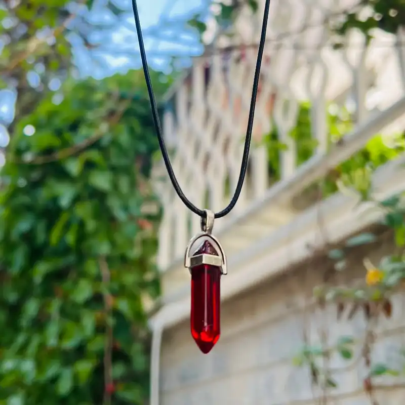 گردنبند مدل منشوری بند چرمی