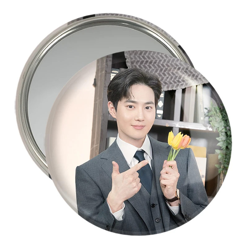 آینه جیبی خندالو مدل سوهو گروه اکسو EXO  کد 16856