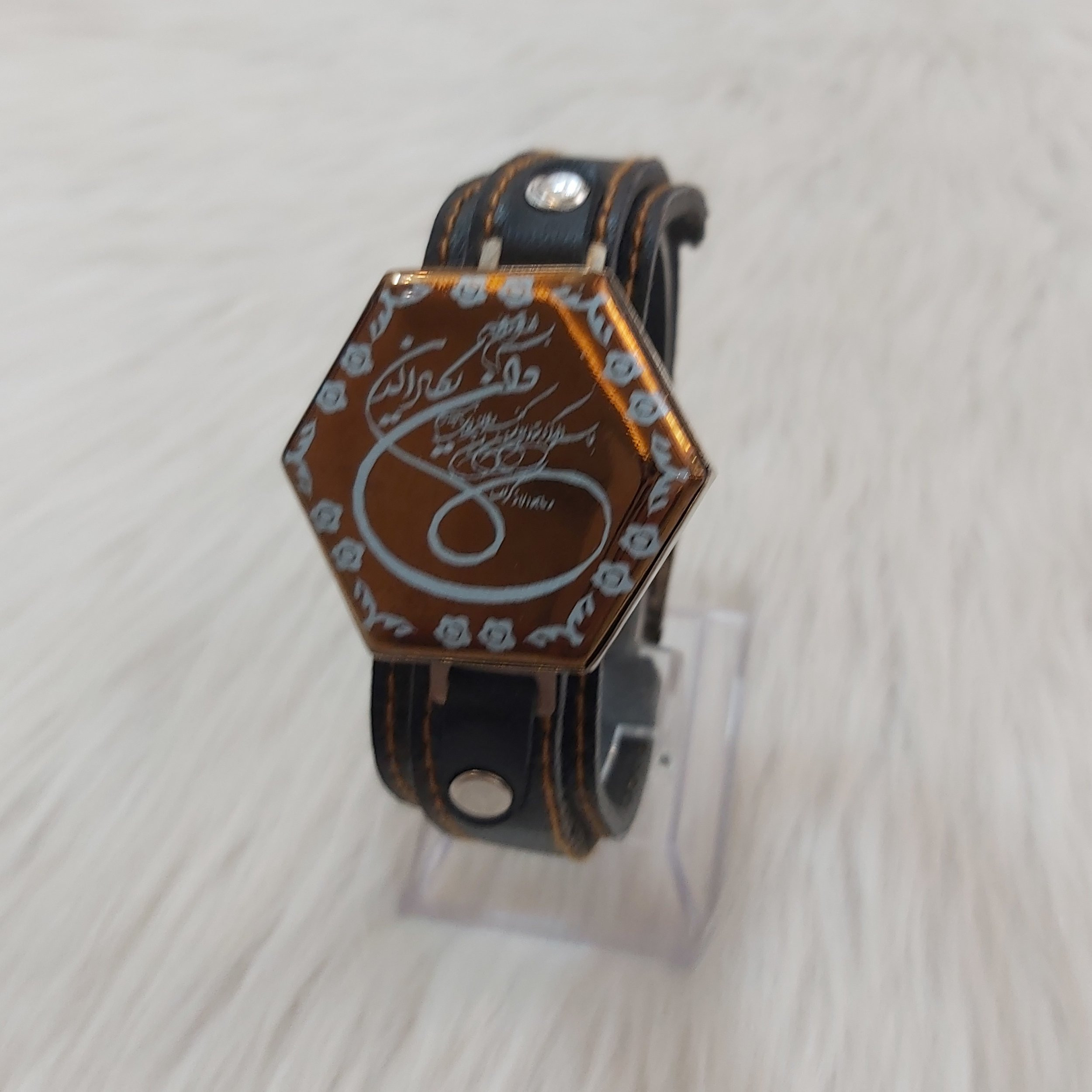 دستبند مدل چرمی طرح وان یکاد کد 110 دستبند مدل چرمی طرح وان یکاد کد 110