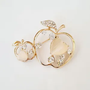 سنجاق سینه زنانه فشن مدل سیب