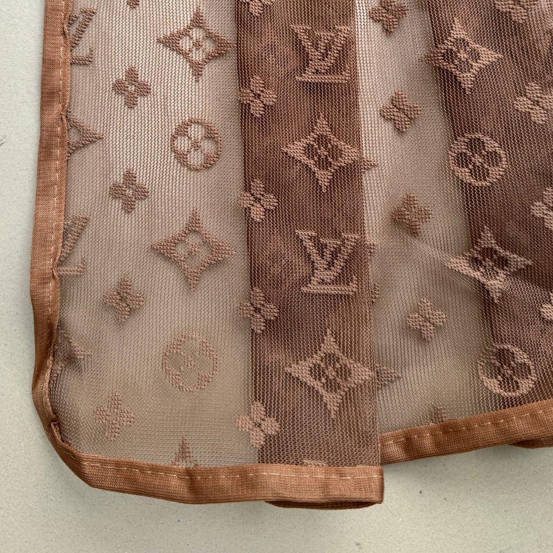 شال زنانه مدل توری گل دار برجسته دور نوار دوزی