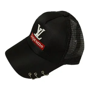 کلاه کپ مدل پرسینگ دار