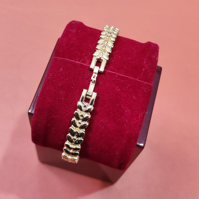 ساعت مچی عقربه ای دخترانه والار مدل W2