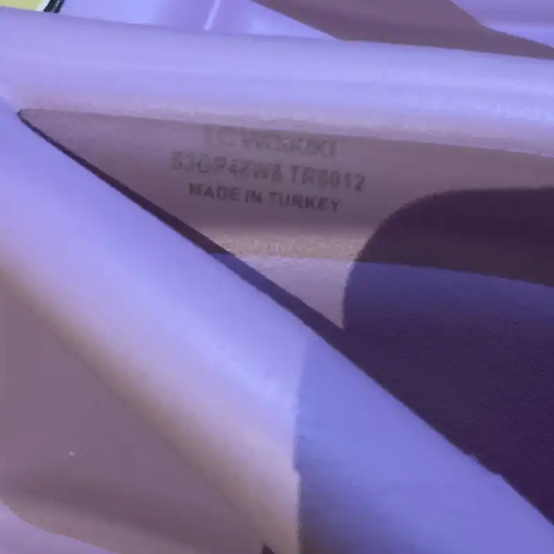 دمپایی لاانگشتی زنانه ال سی وایکیکی مدل طبی پاستلی