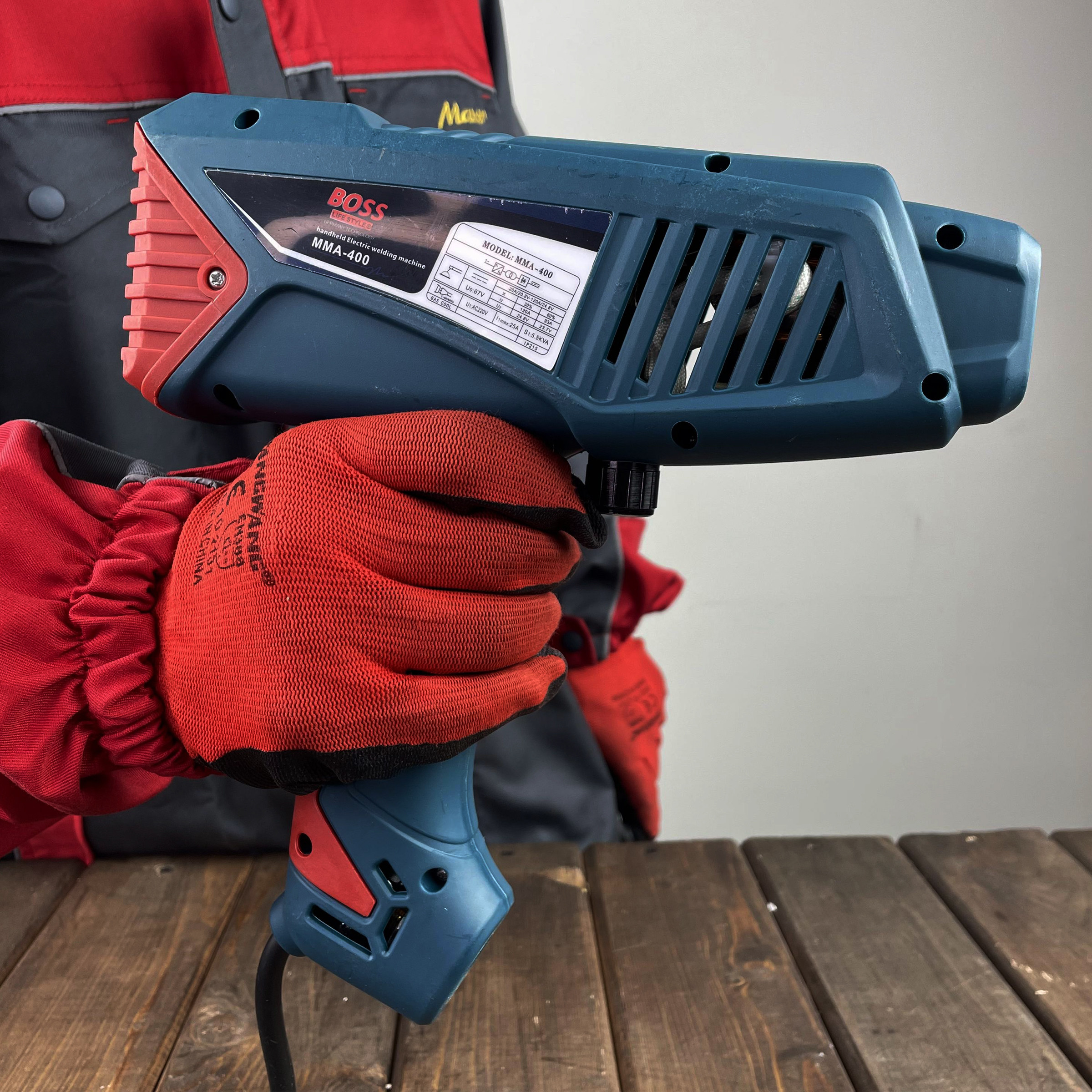 اینورتر جوشکاری 400 آمپر صنعتی باس مدل MMA-400 اینورتر جوشکاری 400 آمپر صنعتی باس مدل MMA-400