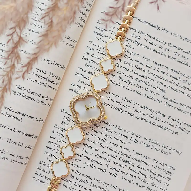 ساعت مچی عقربه ای زنانه مدل W 2