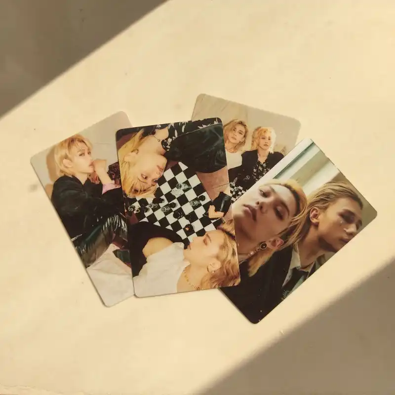 استیکر کارت مدل PH-498 طرح فتوکارت هیونجین و فلیکس استری کیدز straykids بسته 4 عددی