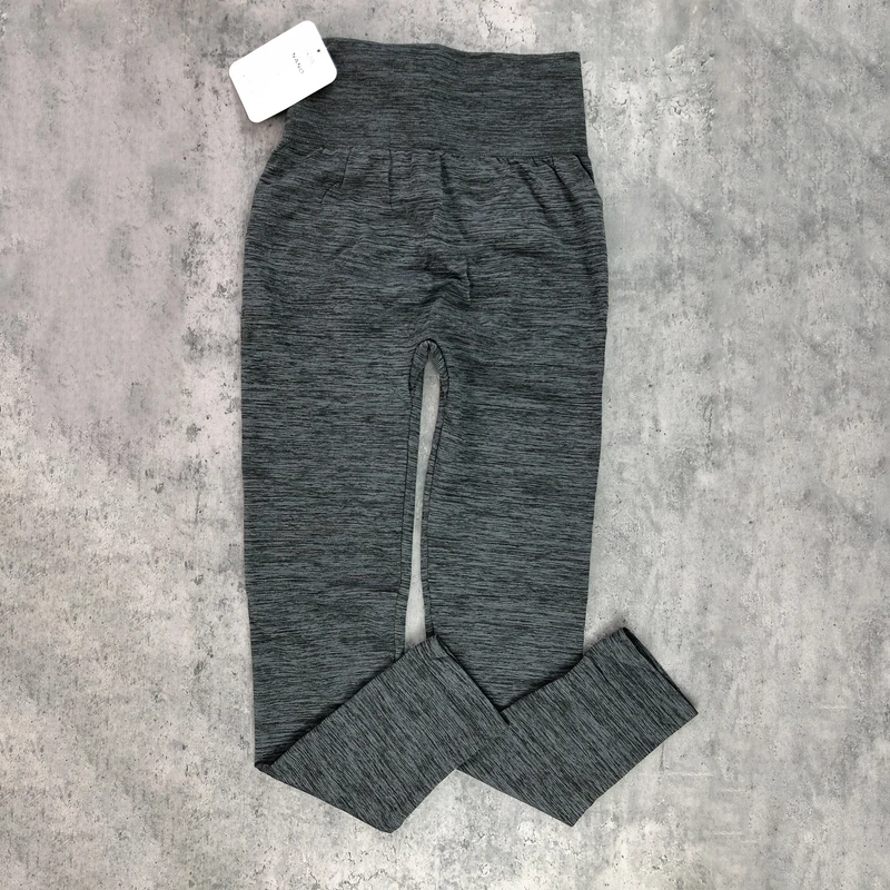 عکس شماره 27 : لگینگ ورزشی زنانه مدل سیملس پشت چین دار گنی کد t1