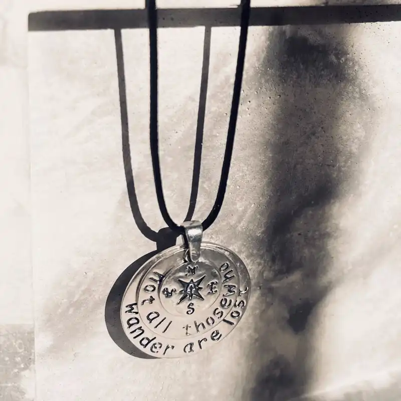 گردنبند مدل قطب نما