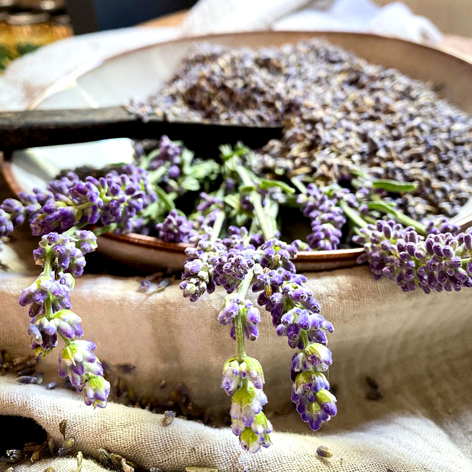 عرق اسطوخودوس ژیک - 1 لیتر