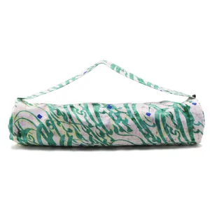 کاور زیرانداز یوگا مدل نستعلیق سیاه‌مشق کد y104