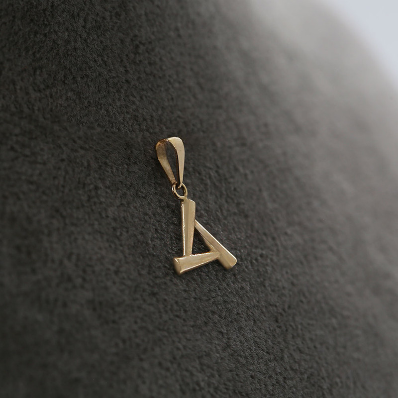 آویز گردنبند طلا 18 عیار زنانه الی گالری مدل سه خط و مثلث آویز گردنبند طلا 18 عیار زنانه الی گالری مدل سه خط و مثلث