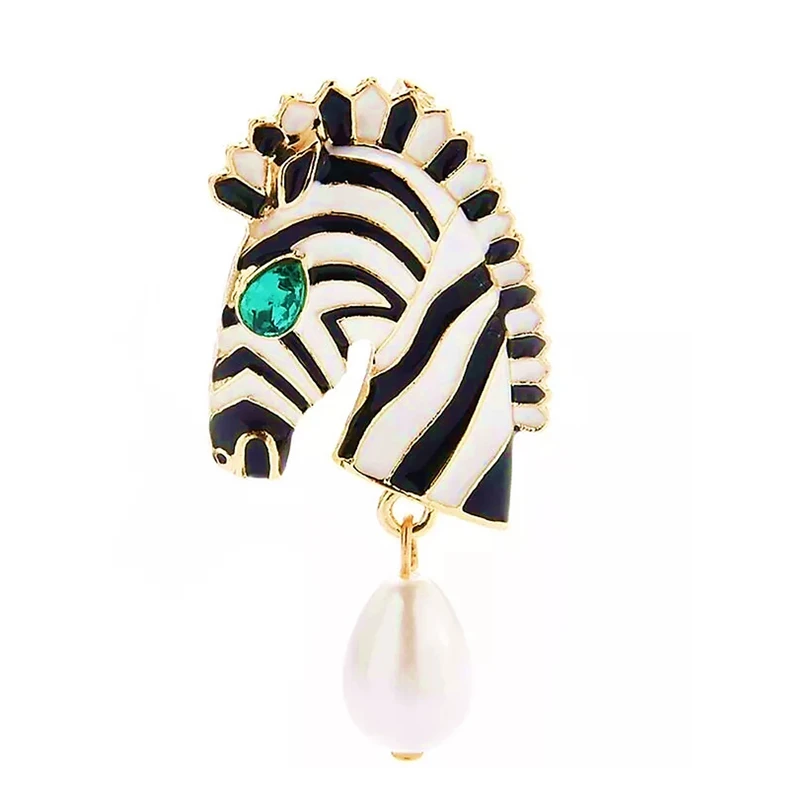 گل سینه زنانه مدل گورخر طرح چشم زمردی آویز مرواریدی کد 302