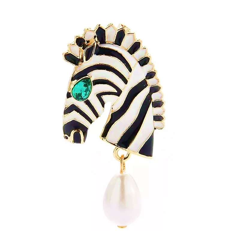 گل سینه زنانه مدل گورخر طرح چشم زمردی آویز مرواریدی کد 302