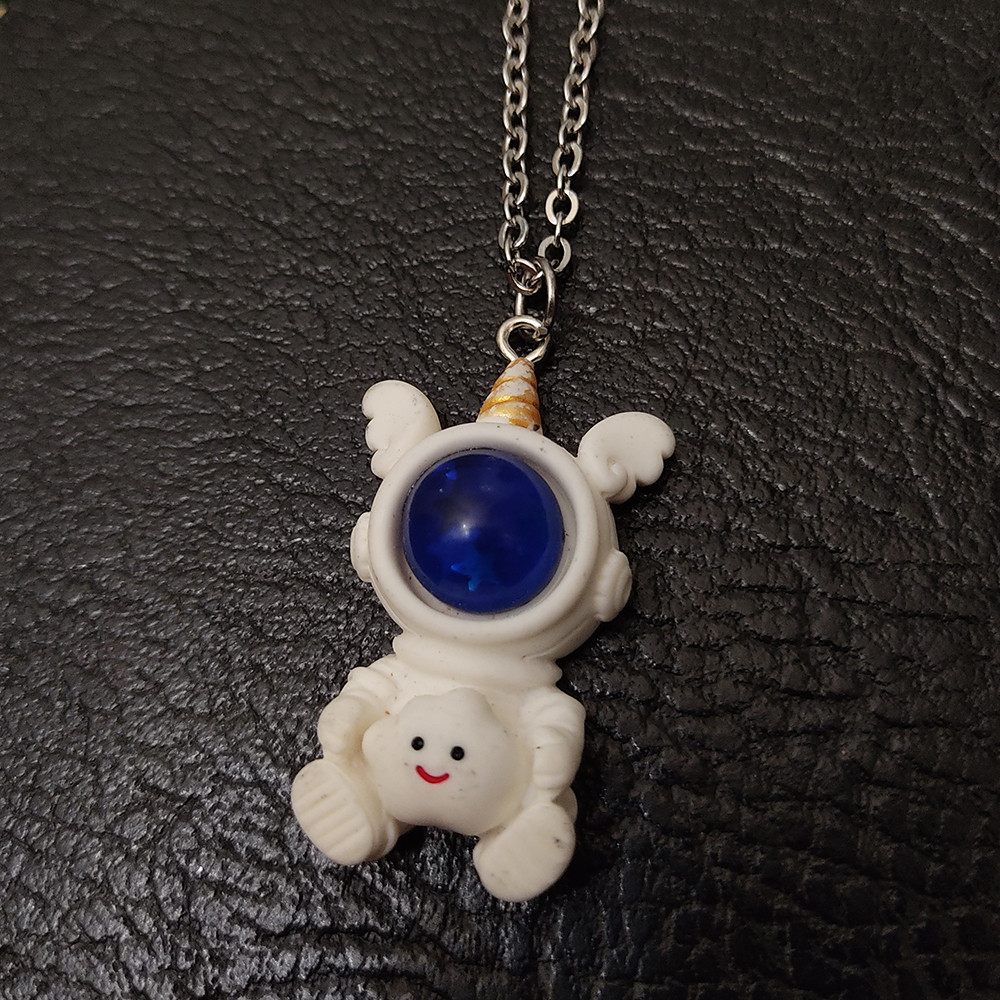 گردنبند دخترانه مدل فضانورد کد 095