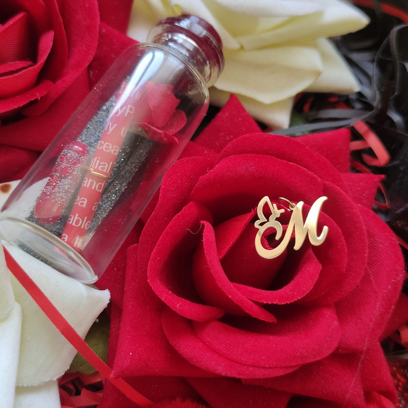 آویز گردنبند طلا 18 عیار زنانه مدل حرف انگلیسی M آویز گردنبند طلا 18 عیار زنانه مدل حرف انگلیسی M