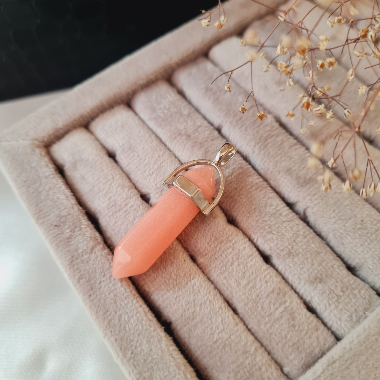 آویز گردنبند مدل منشور طرح سنگ عقیق آویز گردنبند مدل منشور طرح سنگ عقیق