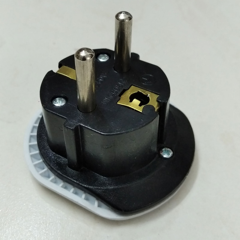 مبدل برق سه به دو مدل KT-168 بسته 5 عددی