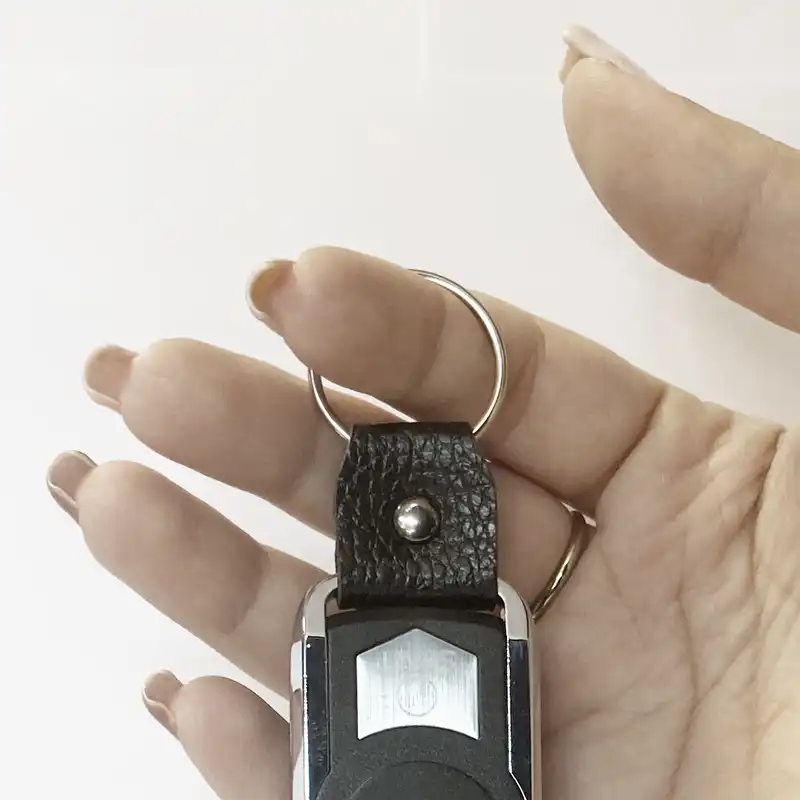 جاکلیدی مدل حلقه چرمی ریموت بتا بسته 2 عددی