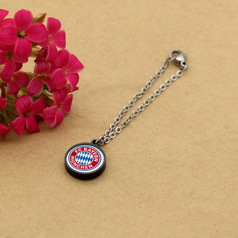 آویز ساعت زنانه ناکسیگو مدل شب تاب طرح بایرن مونیخ کد AW7225