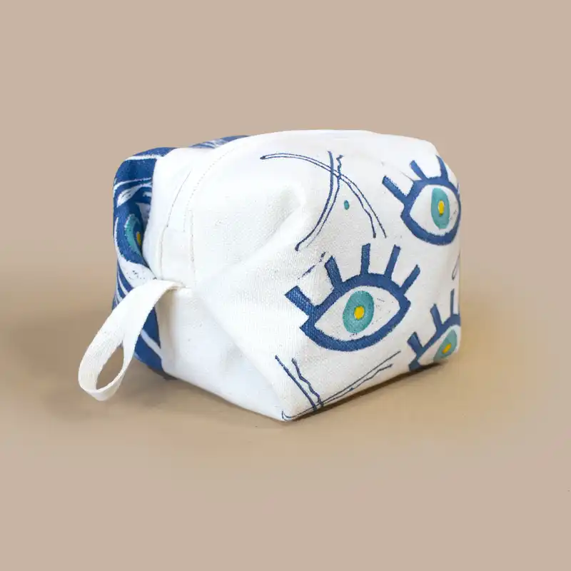 کیف لوازم آرایش زنانه مدل پر و چشم