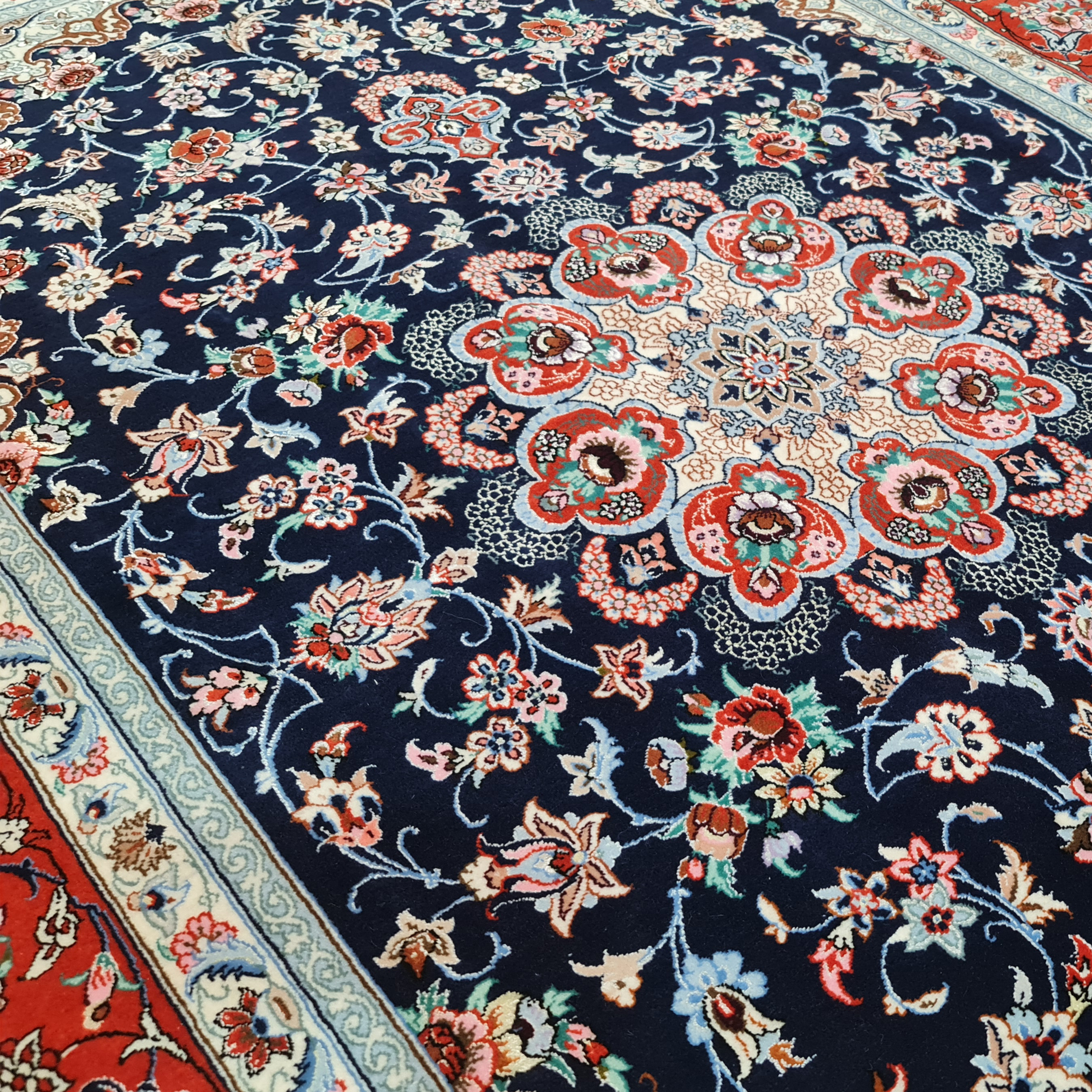 فرش دستبافت سه و نیم متری مدل اصفهان کد 957