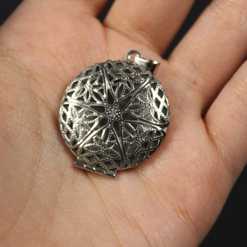 آویز گردنبند زنانه مدل لاکت قاب عکسی طرح گرد