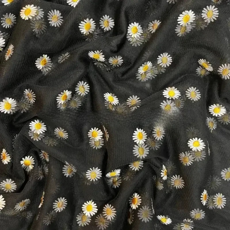 پارچه لباس عرض ۱.۵ متر مدل توری گل بابونه رنگ مشکی