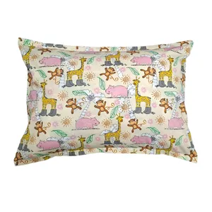 روبالشی کودک مدل زرافه چکمه پوش سایز 65*45 سانتی متر