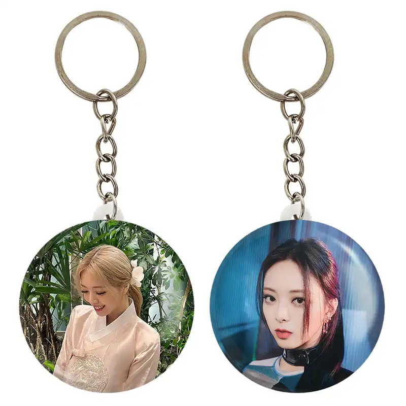 جاکلیدی خندالو مدل یونا گروه ایتزی ITZY کد 2021720223 مجموعه 2 عددی