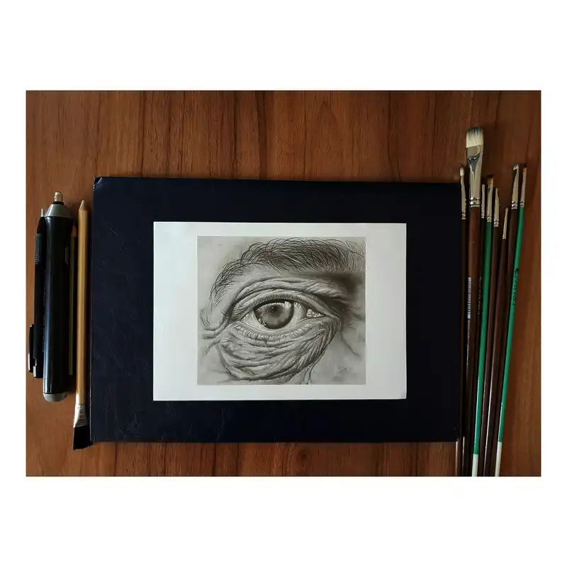 نقاشی سیاه قلم طرح چشم پیرمرد