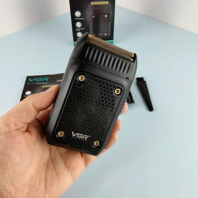 ماشین اصلاح موی صورت وی جی ار مدل V-353، اصلاح به صورت صفر زن، منبع انرژی باتری، تکنولوژی اصلاح به صورت فویلی، به همراه برس تمیزکننده، کابل شارژ و درپوش محافظ -  - 2