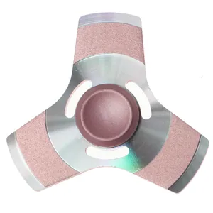 اسپینر دستی مدل three rosegold balades