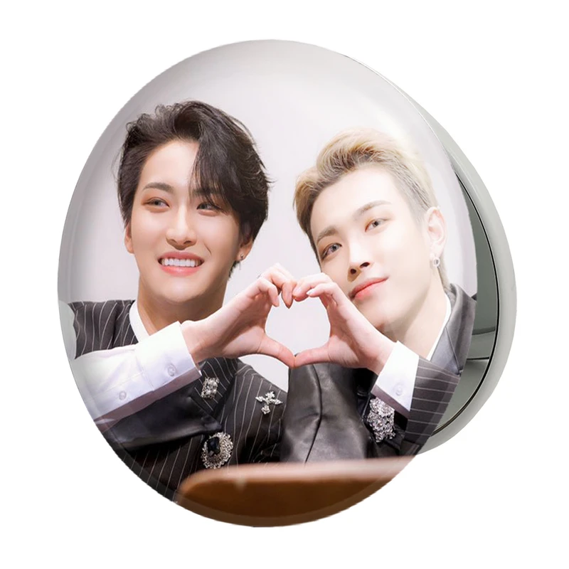 آینه جیبی خندالو طرح گروه ایتیز ATEEZ مدل تاشو کد 21300 