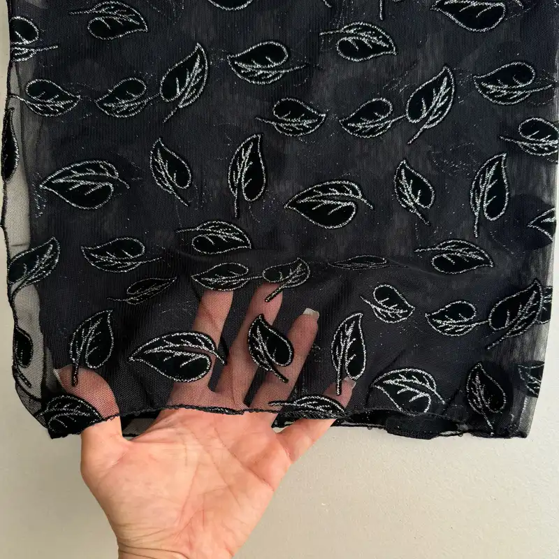 روسری زنانه مدل مینی توری برگ برگی برجسته نقره کوب قواره 75