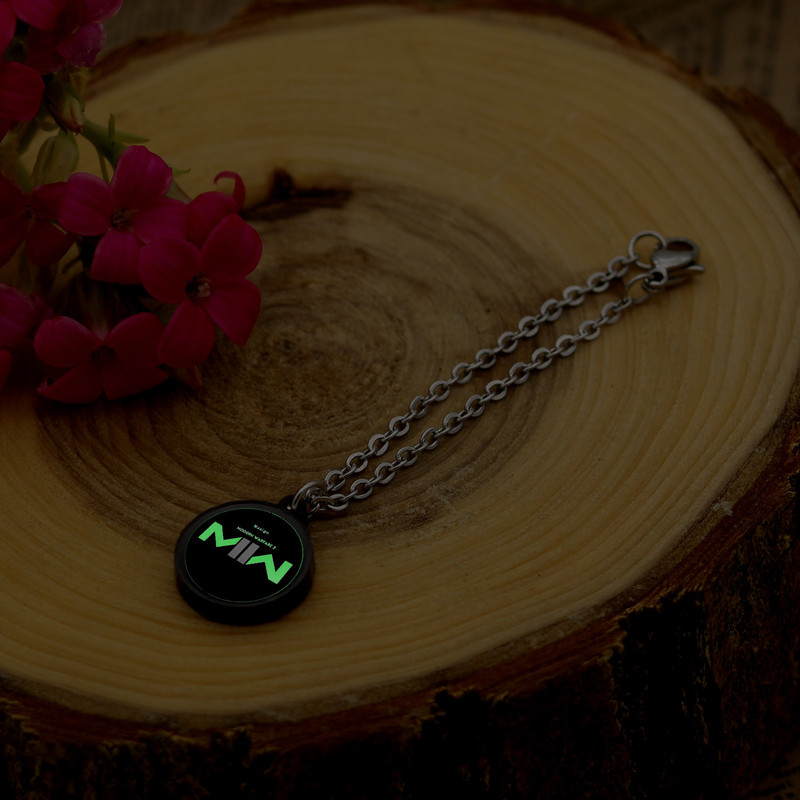 آویز ساعت زنانه ناکسیگو مدل شب تاب طرح Call of Duty کد AW7265